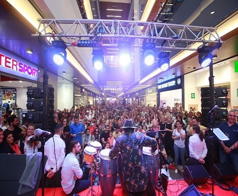 Ayhan Sicimoğlu & Latin All Stars grubu Antalyalılara müzik ziyafeti çekti. -  07 Mayıs 2017