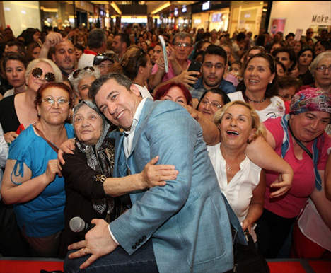 Terracity AVM, ekranların sevilen yüzü gazeteci İsmail Küçükkaya'yı Antalyalılarla buluşturdu - 29 Nisan 2018